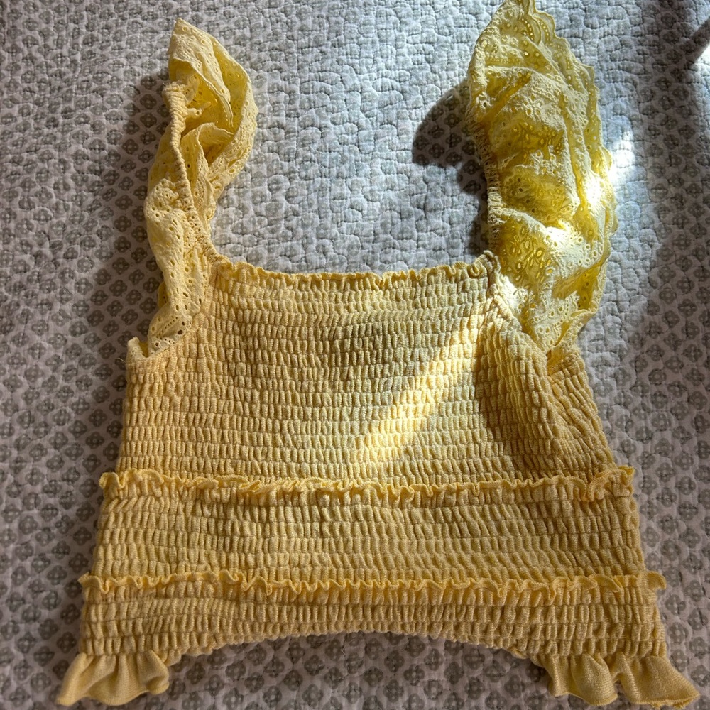 Cutest yellow summer/ spring top